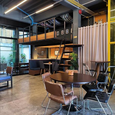 Whereder Poshtel Udon Thani Exterior foto